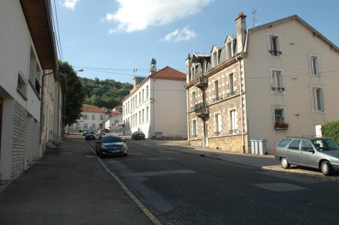rue Marcel Gasser en 2009 (anciennement rue des écoles; photographie en couleur)